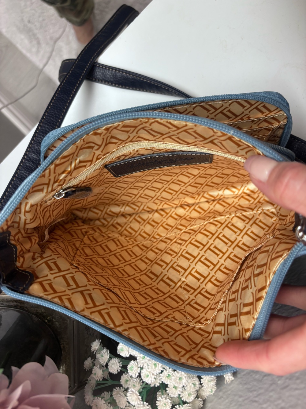 Tignanello NWOT Blue Genuine Leather Crossbody Bag + 2 Keychains - Picture 3 of 16